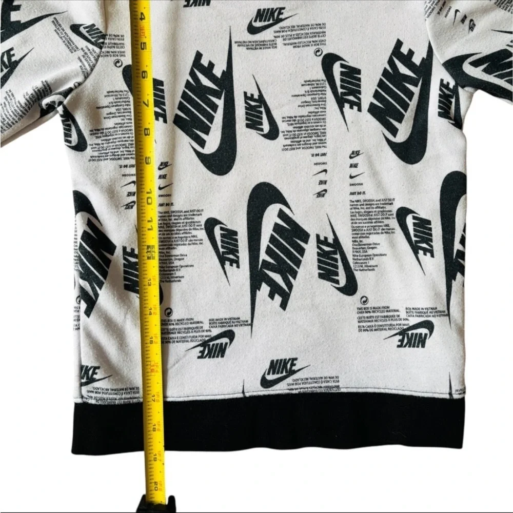 Nike B NSW Futura Allover Print Boy’s Black and White Crewneck Sweatshirt Size L